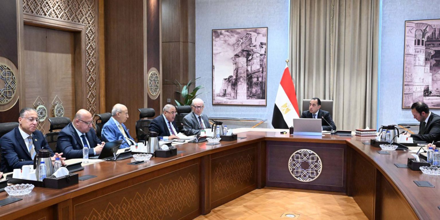 “مدبولي” يوجه بتحديد القطاعات المستهدفة بوثيقة ملكية الدولة “مدبولي”-يوجه-بتحديد-القطاعات-المستهدفة-بوثيقة-ملكية-الدولة