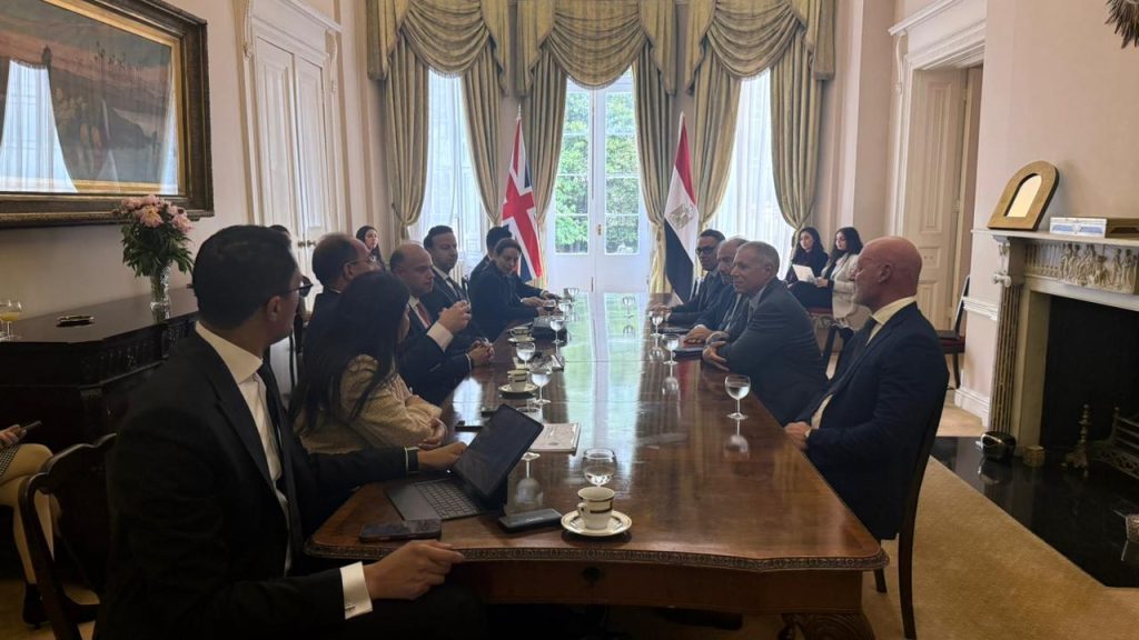 وزير المالية: نتطلع لتعزيز التعاون مع “HSBC” في جذب التدفقات الاستثمارية بتمويلات مبتكرة وزير-المالية:-نتطلع-لتعزيز-التعاون-مع-“hsbc”-في-جذب-التدفقات-الاستثمارية-بتمويلات-مبتكرة